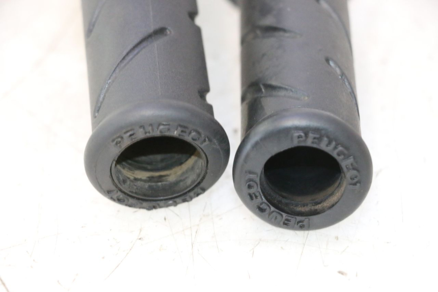 photo de INTERRUPTOR DERECHO PEUGEOT CITYSTAR 2T 50 (2018 - 2021) - Detalle de la pieza