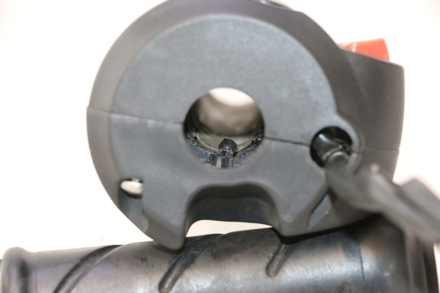 photo de INTERRUPTOR DERECHO PEUGEOT CITYSTAR 2T 50 (2018 - 2021) - Primer plano técnico