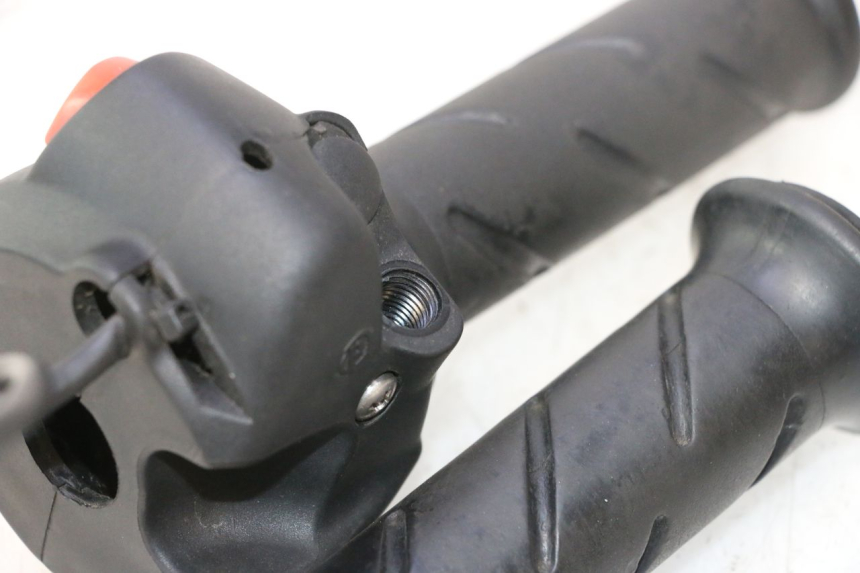 photo de INTERRUPTOR DERECHO PEUGEOT CITYSTAR 2T 50 (2018 - 2021) - Vista general del producto