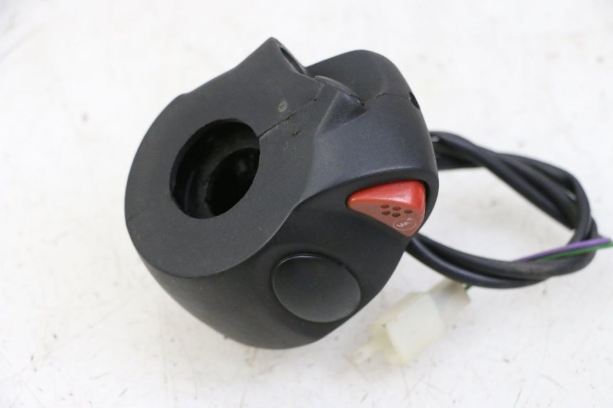 photo de INTERRUPTOR DERECHO PEUGEOT CITYSTAR 50 (2013 - 2017) - Zoom estado de uso