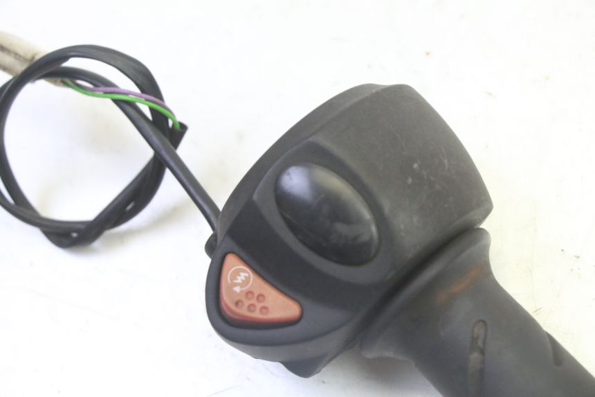 photo de INTERRUPTOR DERECHO PEUGEOT CITYSTAR 50 (2013 - 2017) - Detalle de la pieza