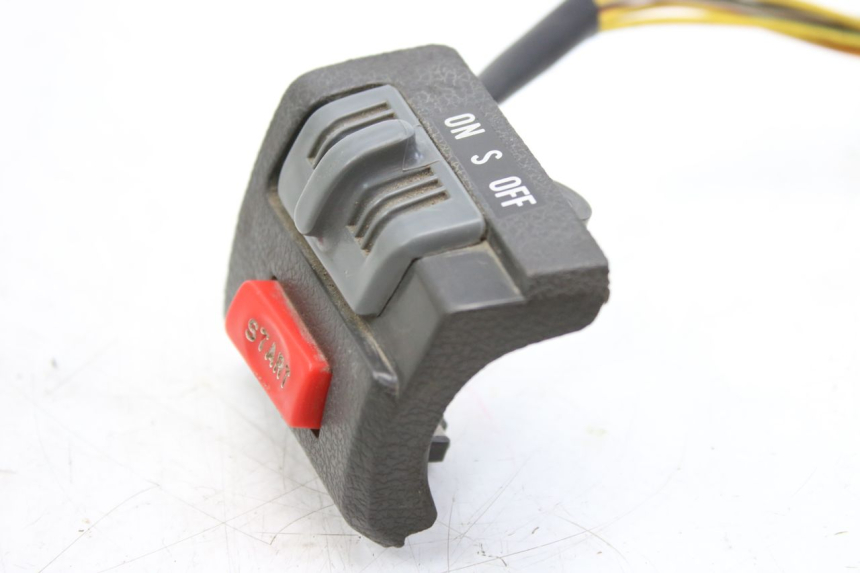 photo de INTERRUPTOR DERECHO SUZUKI CP 80 (1985 - 1996) - Primer plano técnico