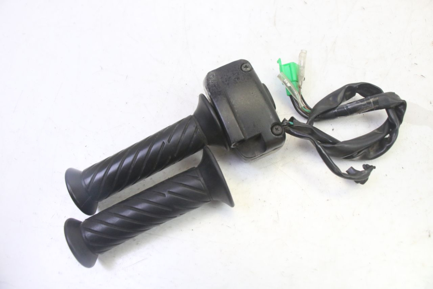 photo de INTERRUPTOR DERECHO SYM CROX 4T 50 (2016 - 2023) - Detalles de los puntos de fijación