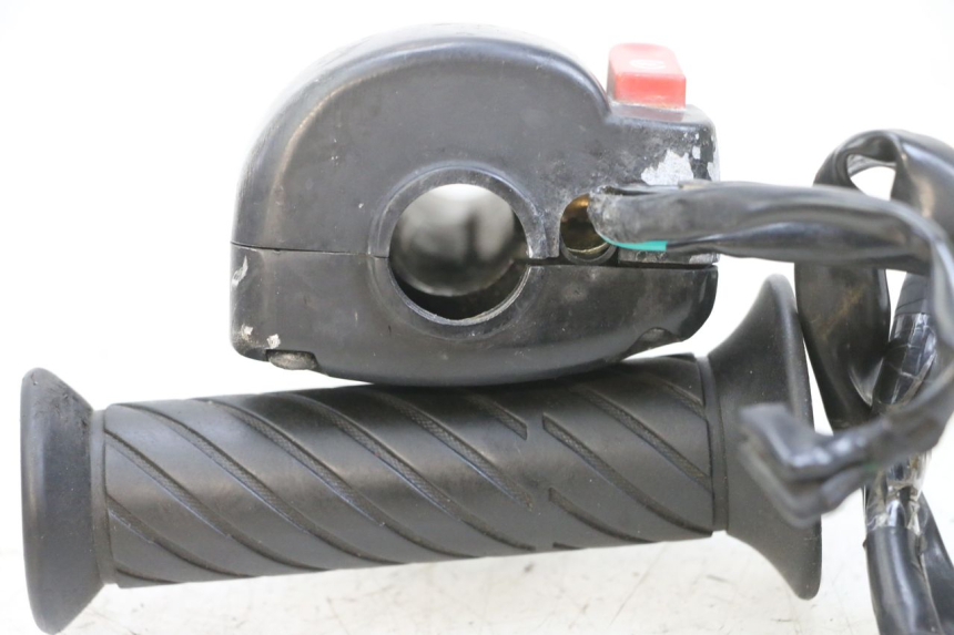 photo de INTERRUPTOR DERECHO SYM CROX 4T 50 (2016 - 2023) - Detalle de la pieza