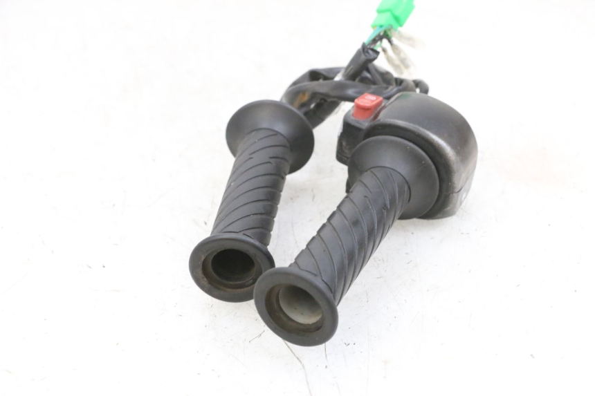 photo de INTERRUPTOR DERECHO SYM CROX 4T 50 (2016 - 2023) - Primer plano técnico