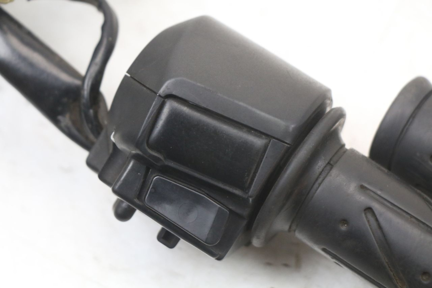 photo de INTERRUPTOR DERECHO KYMCO DINK 4T 50 (2007 - 2018) - Detalle de la pieza