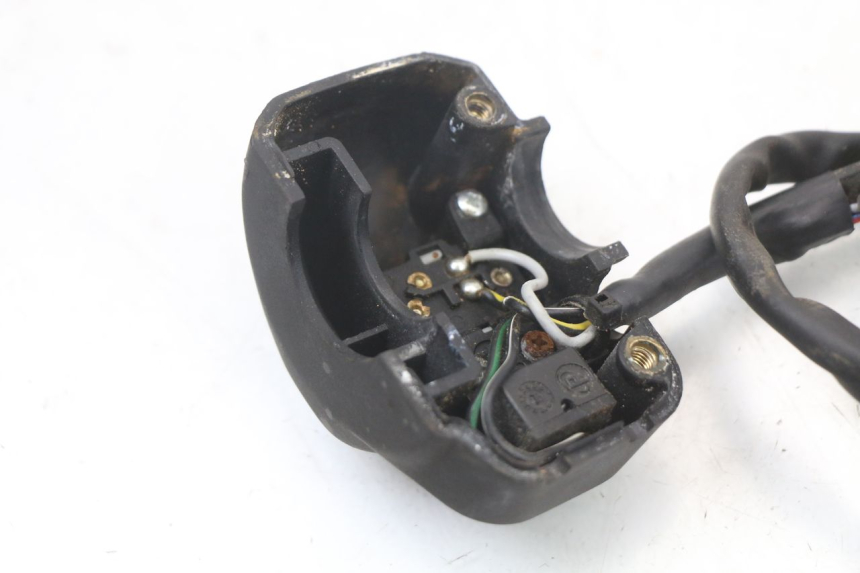 photo de INTERRUPTOR DERECHO GILERA DNA 50 (2000 - 2007) - Primer plano técnico