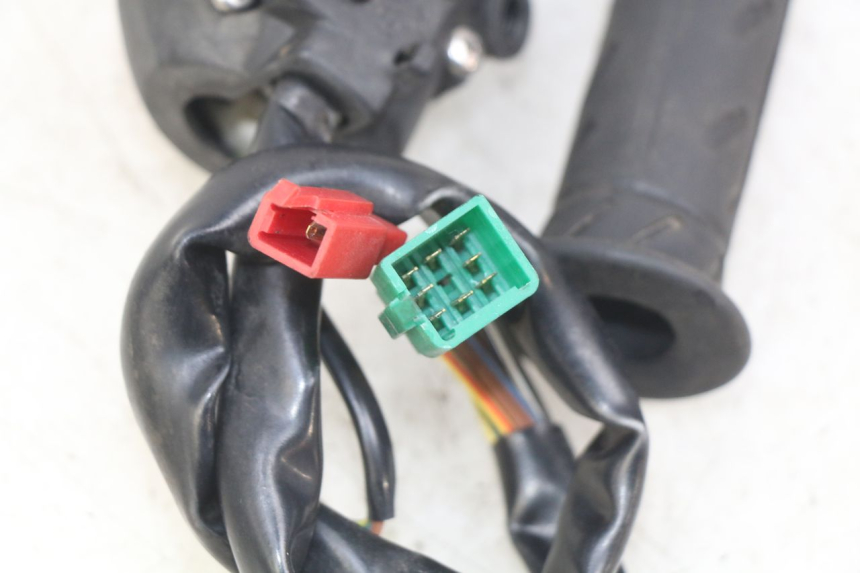 photo de INTERRUPTOR DERECHO KYMCO DOWNTOWN ABS 125 (2015 - 2017) - Zoom estado de uso