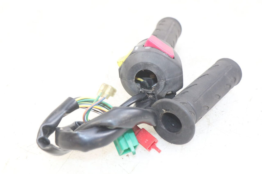 photo de INTERRUPTOR DERECHO KYMCO DOWNTOWN ABS 125 (2015 - 2017) - Otra perspectiva