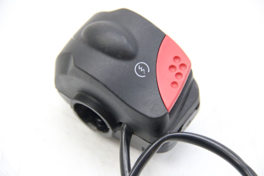 photo de INTERRUPTOR DERECHO PEUGEOT E-VIVACITY 1 (2012 - 2018) - Zoom estado de uso