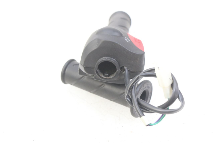 photo de INTERRUPTOR DERECHO PEUGEOT E-VIVACITY 1 (2012 - 2018) - Detalle de la pieza