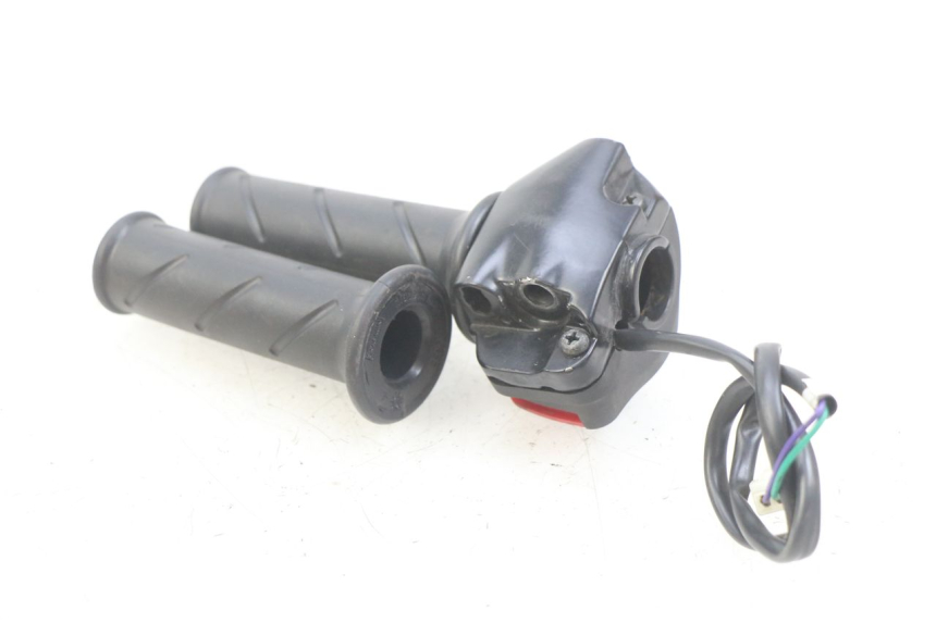 photo de INTERRUPTOR DERECHO PEUGEOT E-VIVACITY 1 (2012 - 2018) - Zoom estado de uso