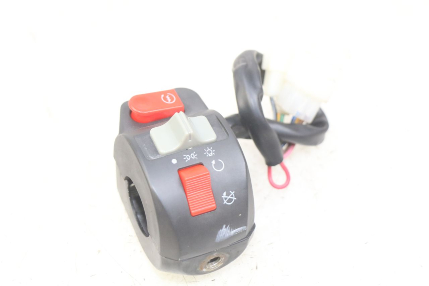 photo de INTERRUPTOR DERECHO EFUN E2GO 1 (2017 - 2021) - Estado de la superficie y material