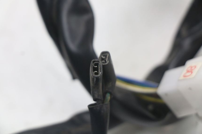 photo de CONMUTADOR DERECHA EBROH BRAVO GLE 1 (2020 - 2024) - Estado de la superficie y material