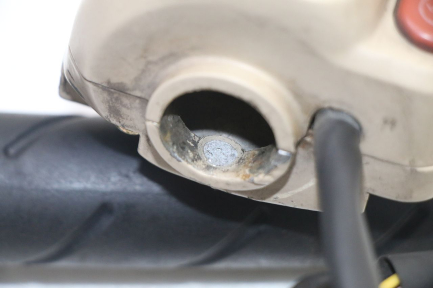 photo de INTERRUPTOR DERECHO PEUGEOT ELYSEO 125 (1999 - 2004) - Vista general del producto