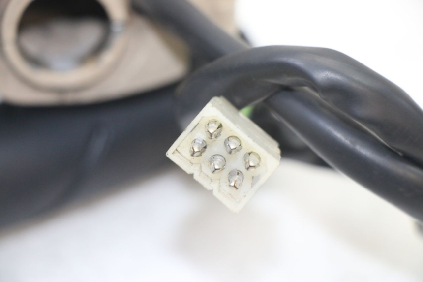 photo de INTERRUPTOR DERECHO PEUGEOT ELYSEO 125 (1999 - 2004) - Detalles de los puntos de fijación