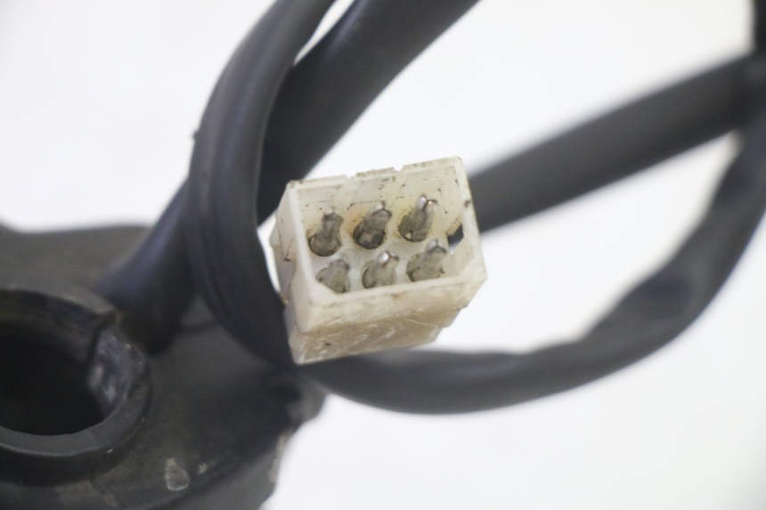 photo de INTERRUPTOR DERECHO PEUGEOT ELYSEO 125 (1999 - 2004) - Vista general del producto