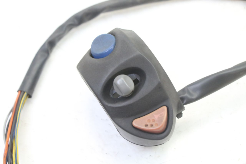 photo de INTERRUPTOR DERECHO PEUGEOT ELYSTAR 50 (2002 - 2014) - Detalle de la pieza