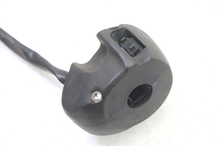 photo de INTERRUPTOR DERECHO PEUGEOT ELYSTAR 50 (2002 - 2014) - Primer plano técnico