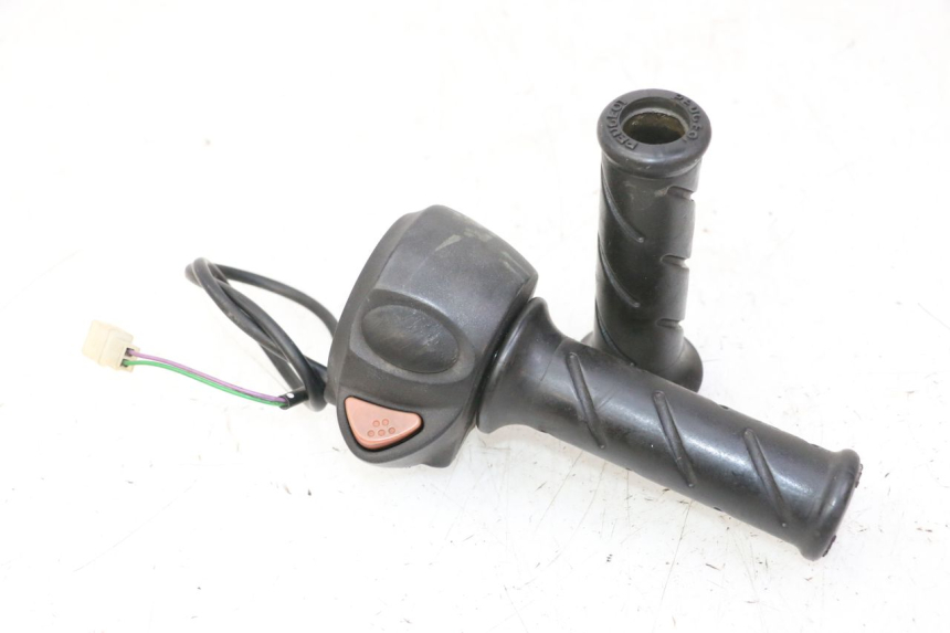 photo de INTERRUPTOR DERECHO PEUGEOT ELYSTAR 50 (2002 - 2014) - Vista principal