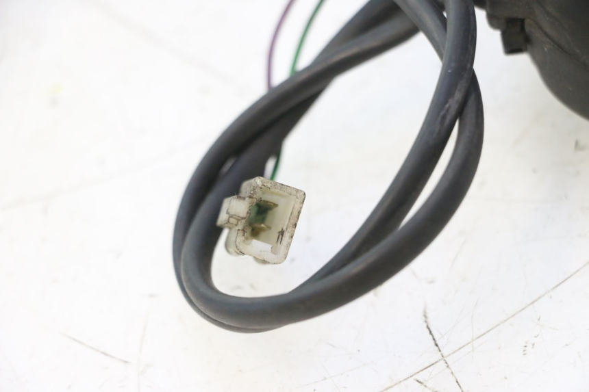 photo de INTERRUPTOR DERECHO PEUGEOT ELYSTAR 50 (2002 - 2014) - Primer plano técnico