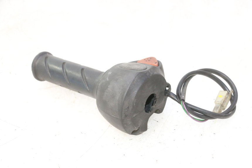 photo de INTERRUPTOR DERECHO PEUGEOT ELYSTAR 50 (2002 - 2014) - Detalles de los puntos de fijación