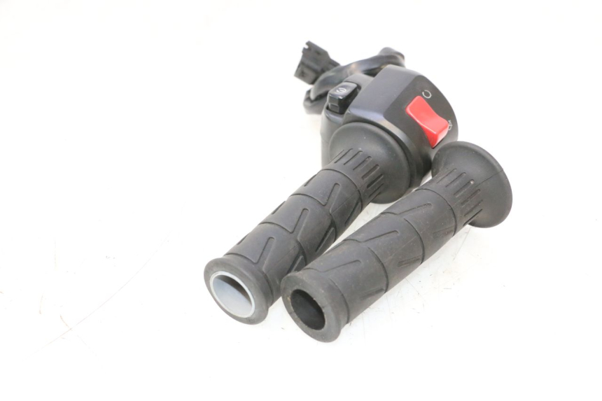photo de CONMUTADOR DERECHA KAWASAKI ER-6 ER6 N 650 (2005 - 2009) - Primer plano técnico