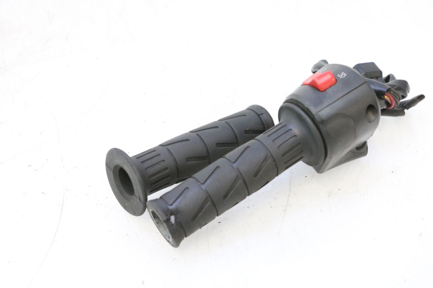 photo de CONMUTADOR DERECHA KAWASAKI ER-6 ER6 N 650 (2005 - 2009) - Primer plano técnico