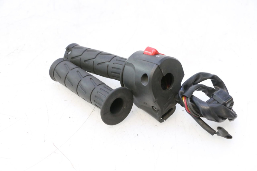 photo de CONMUTADOR DERECHA KAWASAKI ER-6 ER6 N 650 (2005 - 2009) - Detalles de los puntos de fijación