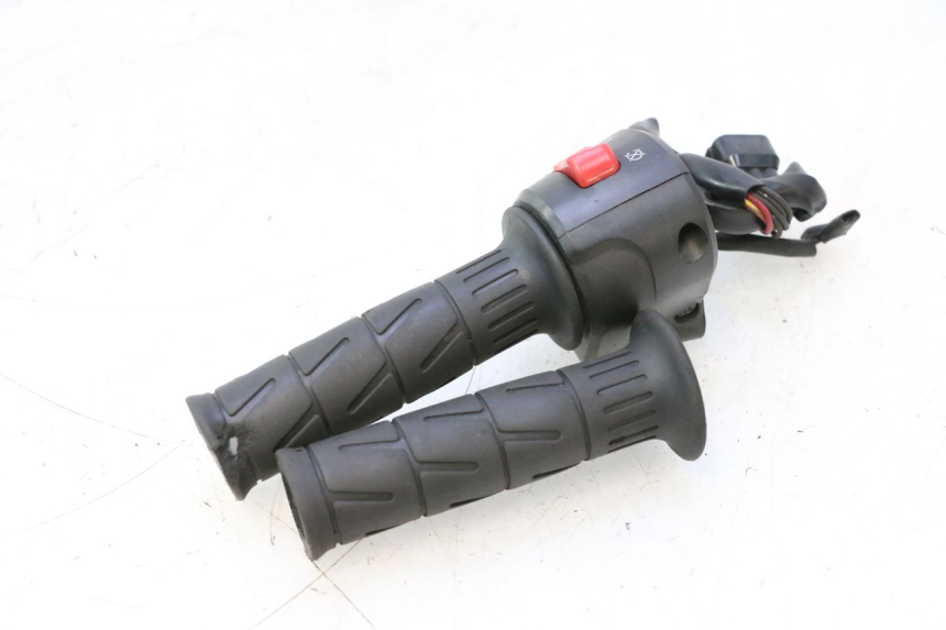 photo de CONMUTADOR DERECHA KAWASAKI ER-6 ER6 N 650 (2005 - 2009) - Estado de la superficie y material