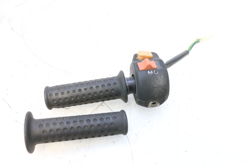 photo de INTERRUPTOR DERECHO JM MOTORS EVOLIS 4T 50 (2018 - 2022) - Otra perspectiva