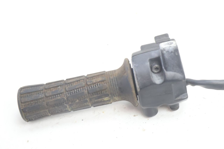 photo de CONMUTADOR DERECHA MBK EVOLIS 80 (1993 - 1999) - Primer plano técnico