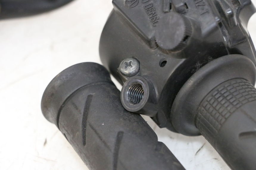 photo de INTERRUPTOR DERECHO HONDA FES S-WING SWING ABS 125 (2007 - 2015) - Zoom estado de uso