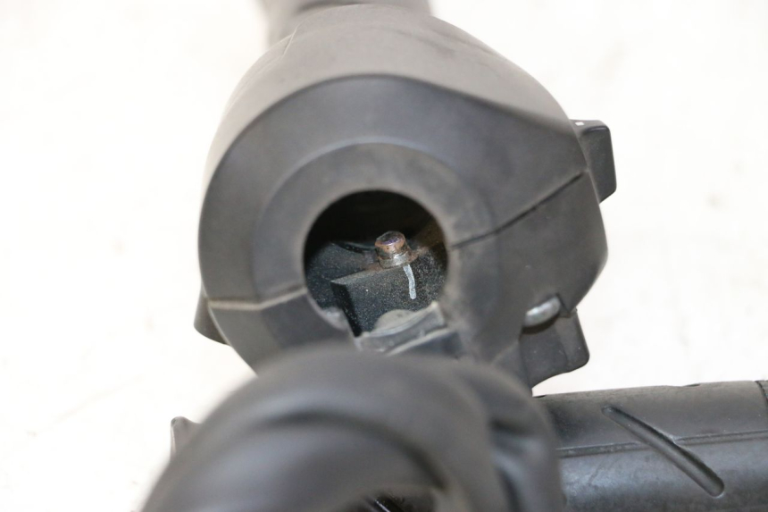 photo de INTERRUPTOR DERECHO HONDA FES S-WING SWING ABS 125 (2007 - 2015) - Otra perspectiva