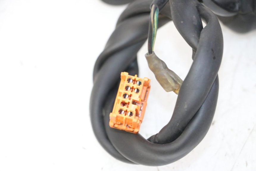 photo de INTERRUPTOR DERECHO HONDA FES S-WING SWING ABS 125 (2007 - 2015) - Primer plano técnico