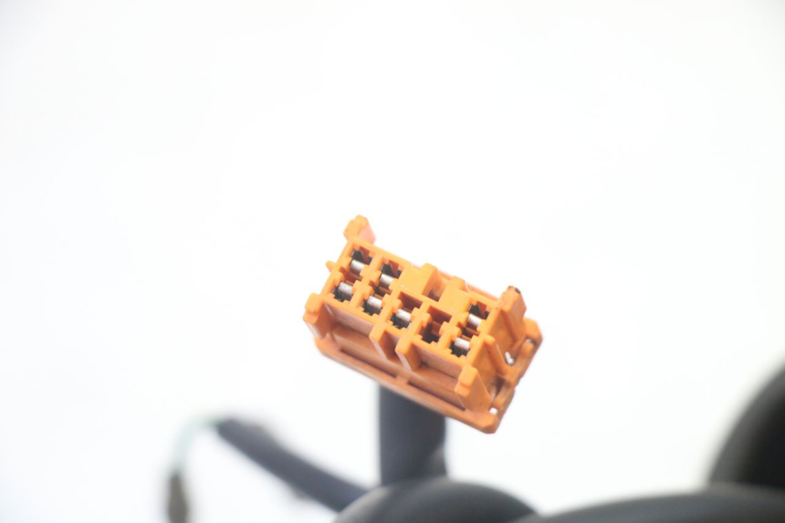 photo de INTERRUPTOR DERECHO HONDA FES S-WING SWING ABS 125 (2007 - 2015) - Estado de la superficie y material