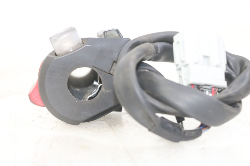photo de CONMUTADOR DERECHA HONDA FORZA ABS 300 (2013 - 2017) - Primer plano técnico