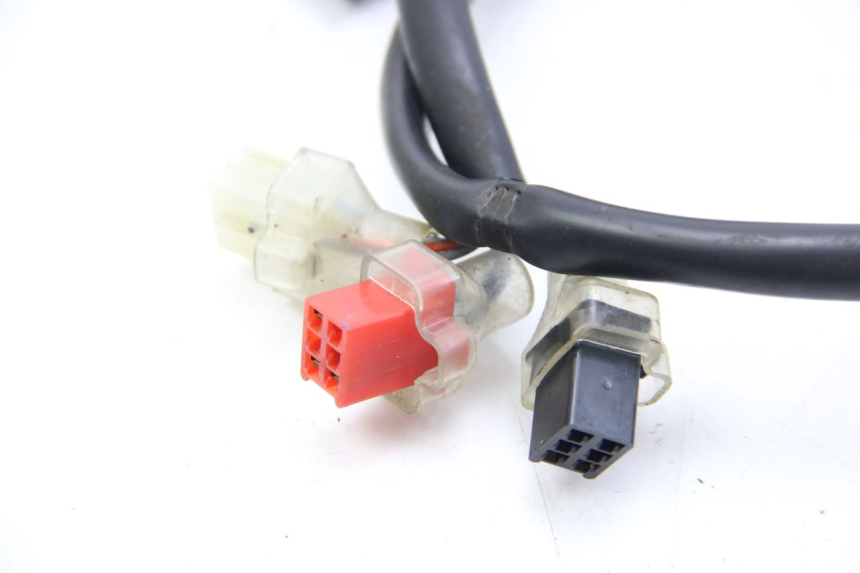 photo de INTERRUPTOR DERECHO HONDA FORZA 125 (2015 - 2016) - Primer plano técnico