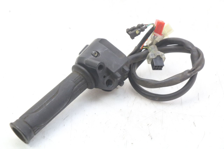 photo de INTERRUPTOR DERECHO HONDA FORZA 125 (2015 - 2016) - Otra perspectiva