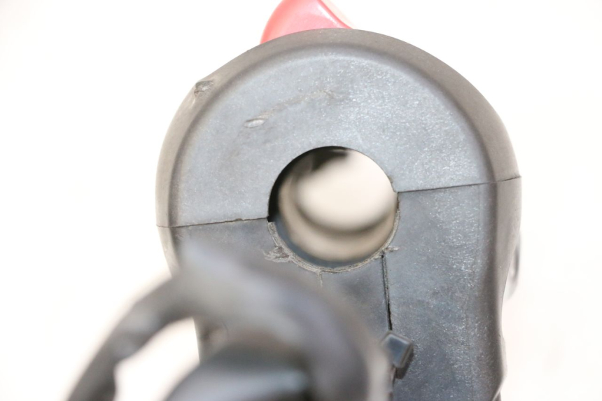 photo de CONMUTADOR DERECHA YAMAHA FZ6 N FAZER 600 (2004 - 2006) - Detalles de los puntos de fijación