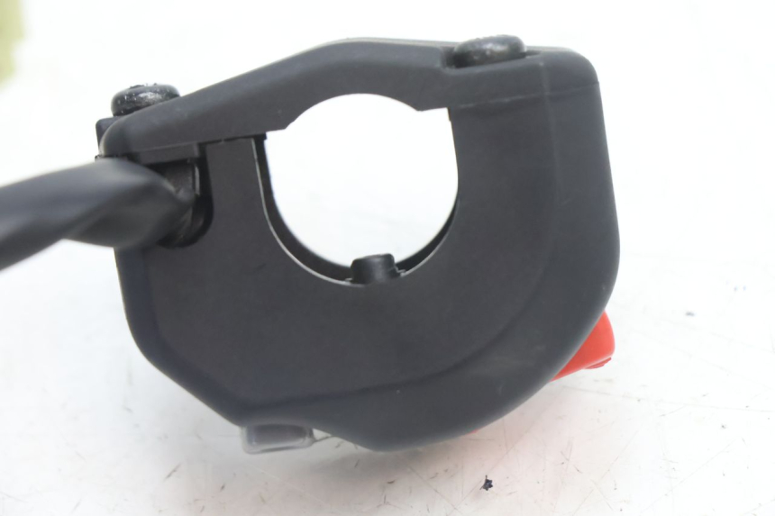 photo de CONMUTADOR DERECHA YAMAHA FZ8 800 (2010 - 2016) - Primer plano técnico