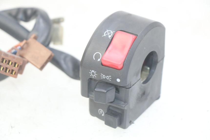 photo de INTERRUPTOR DERECHO YAMAHA FZS FAZER 600 (1998 - 2001) - Detalles de los puntos de fijación