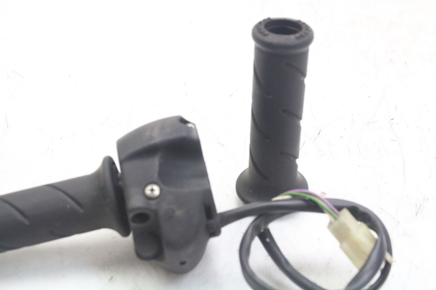 photo de CONMUTADOR DERECHA PEUGEOT GEOPOLIS RS 125 (2007 - 2009) - Zoom estado de uso