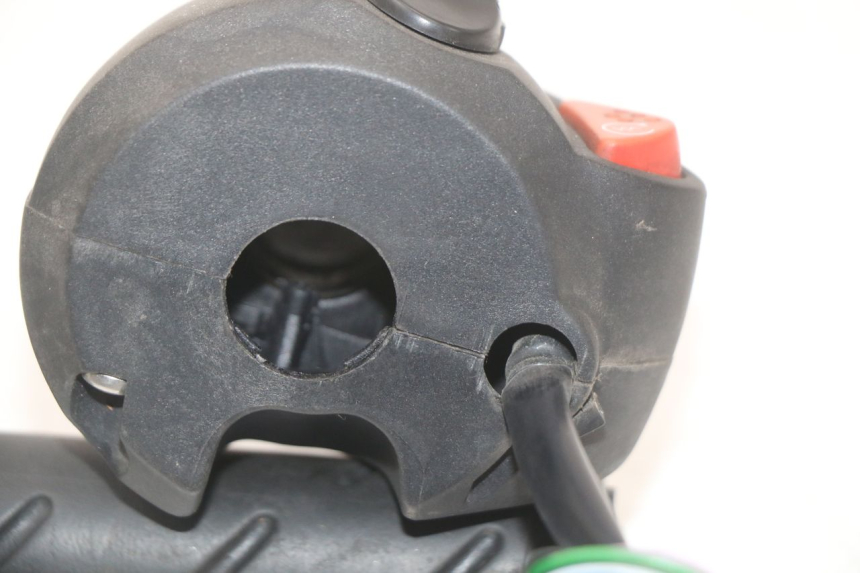 photo de CONMUTADOR DERECHA PEUGEOT GEOPOLIS RS 125 (2007 - 2009) - Primer plano técnico