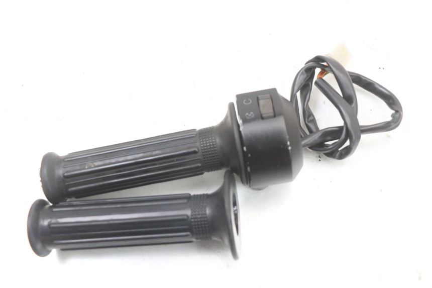 photo de Interruptor de dirección HYOSUNG GF 125 (2001 - 2005) - Primer plano técnico