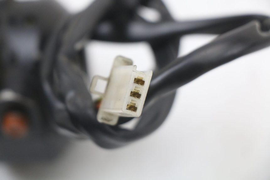 photo de Interruptor de dirección HYOSUNG GF 125 (2001 - 2005) - Estado de la superficie y material