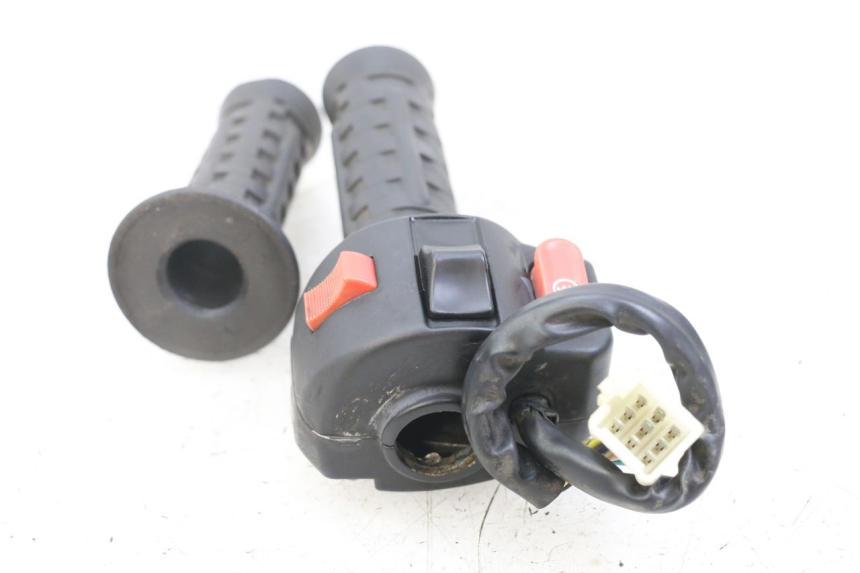 photo de CONMUTADOR DERECHA GOES WIKI 125 (2010 - 2015) - Otra perspectiva