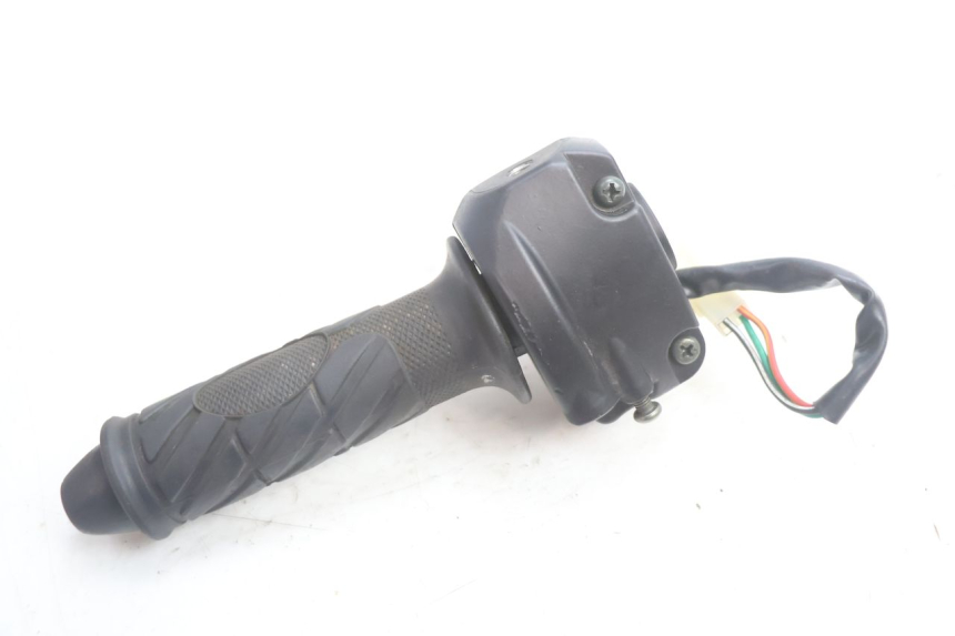 photo de CONMUTADOR DERECHA VASTRO GP 2T 50 (2013 - 2017) - Primer plano técnico