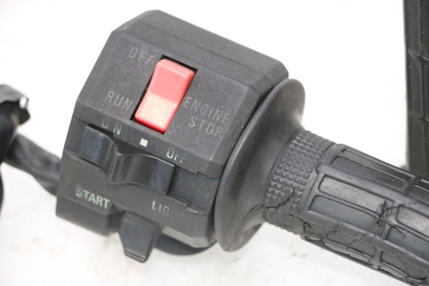 photo de CONMUTADOR DERECHA KAWASAKI GPX F ZX750F 750 (1986 - 1990) - Características distintivas