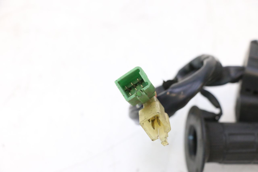photo de CONMUTADOR DERECHA KAWASAKI GPX F ZX750F 750 (1986 - 1990) - Primer plano técnico